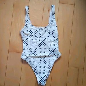 One-piece bathing suit
